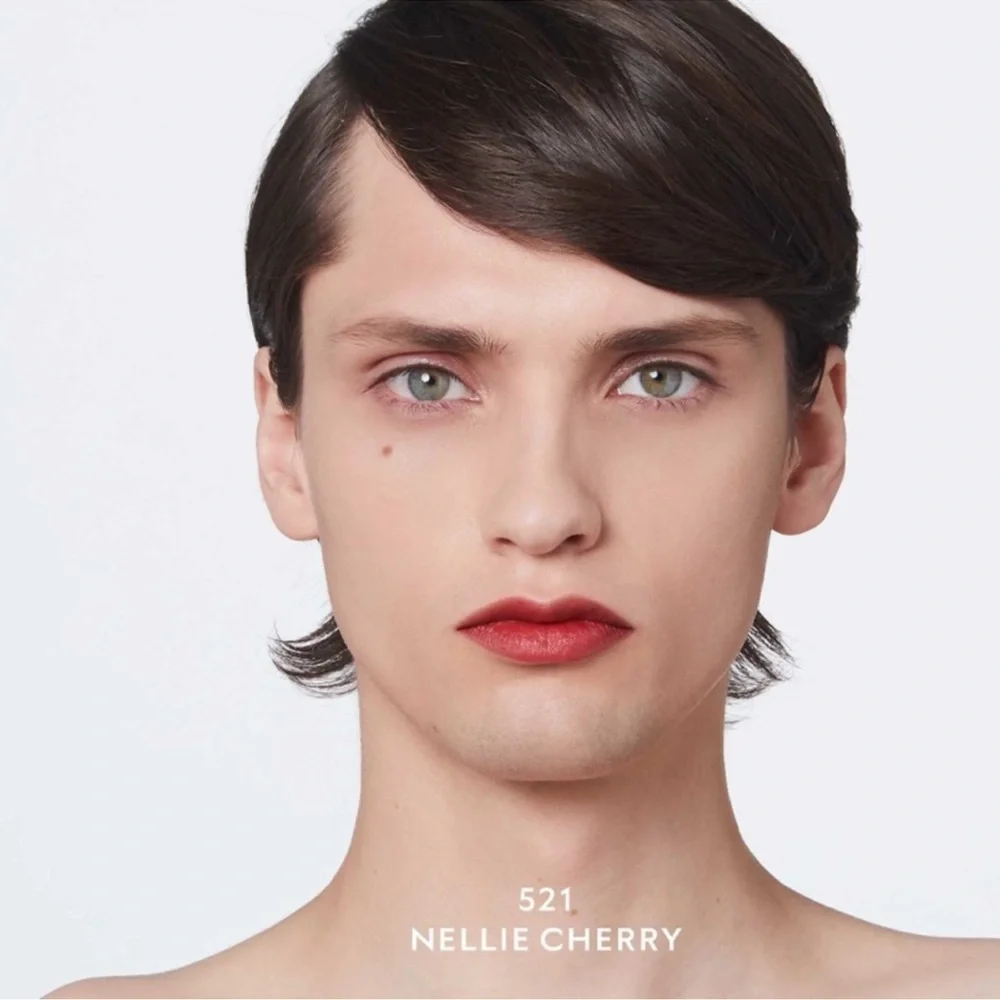 Gucci | Lipstick | Rouge A Levres Liquide Mat | Nellie Red - Picture 8 of 13